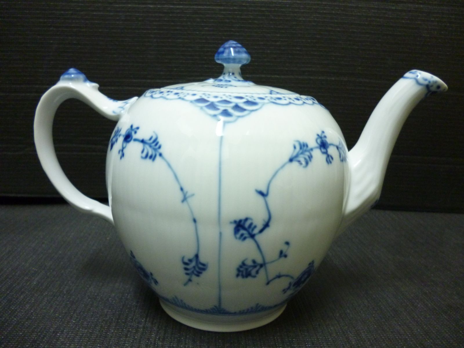 ♥品 展示品 き ROYAL ロイヤルコペンハーゲン 1000 ml ティーポット ブルーフル―テッド ハーフレース