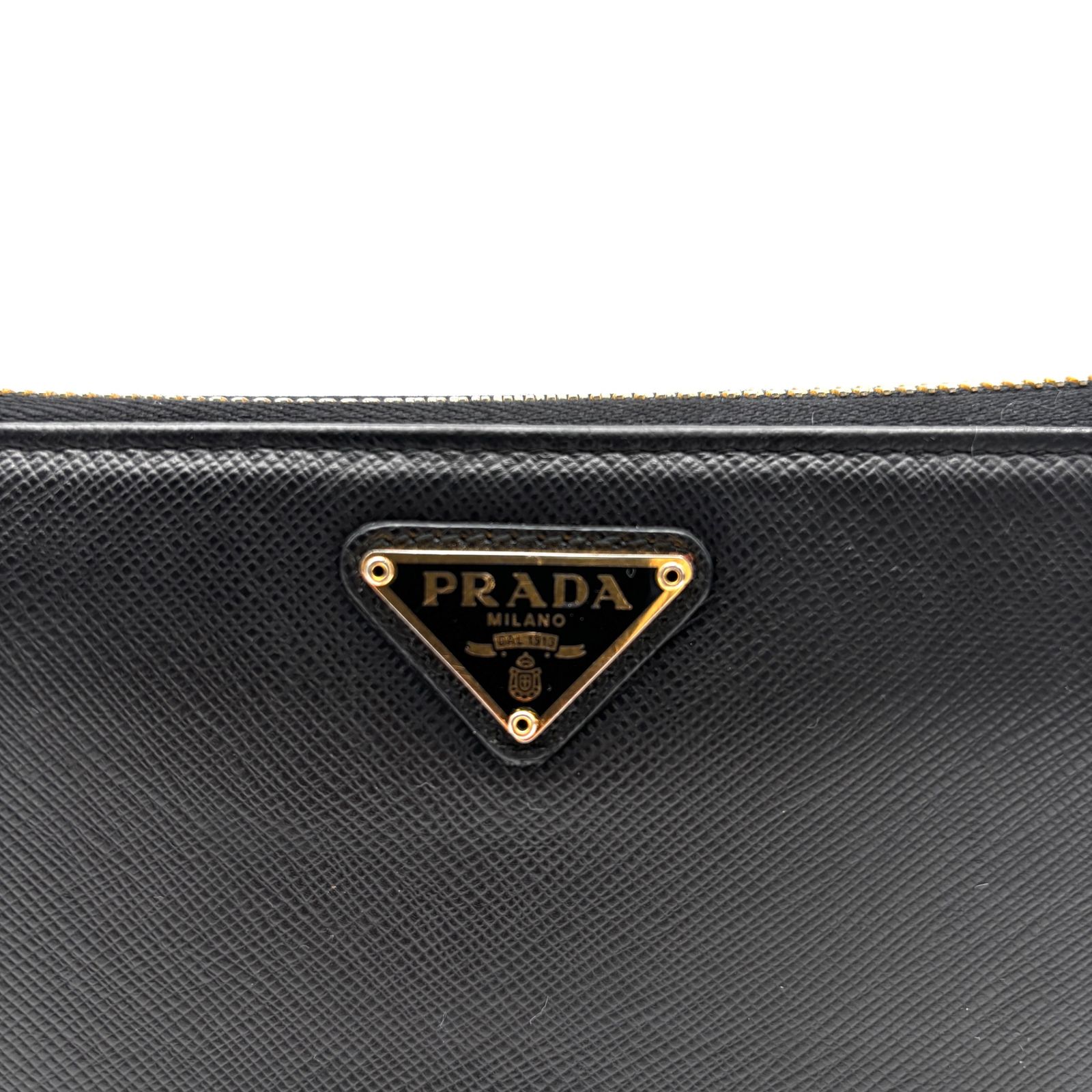 極美品 PRADA プラダ 長財布 三角ロゴ プレート ラウンドジップ
