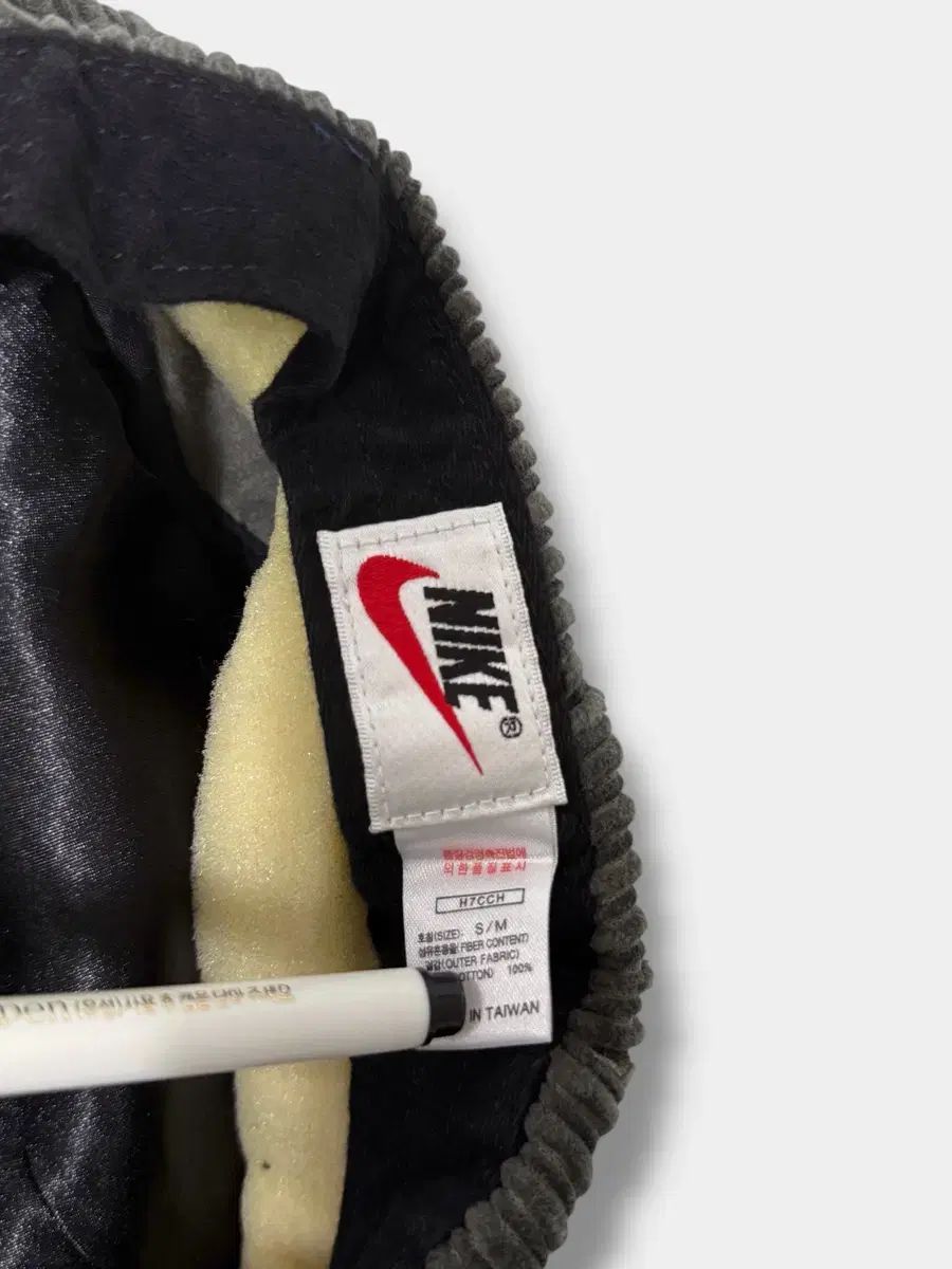  ナイキ 90 s カーキ コーデュロイ スウッシュ ベレー帽 ハンチングキャップ Price 80 その他 帽子