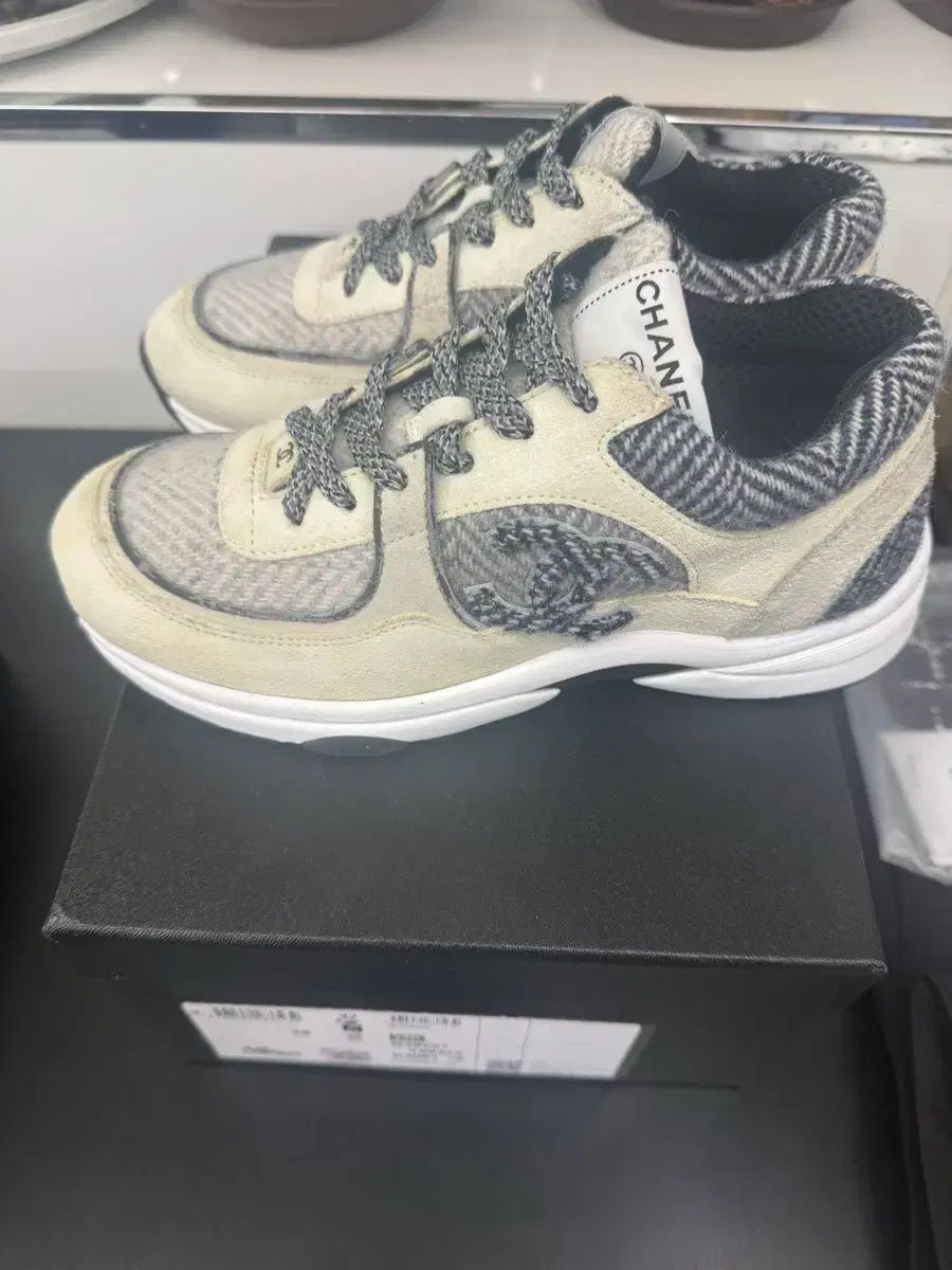 CHANEL ツイード スニーカー