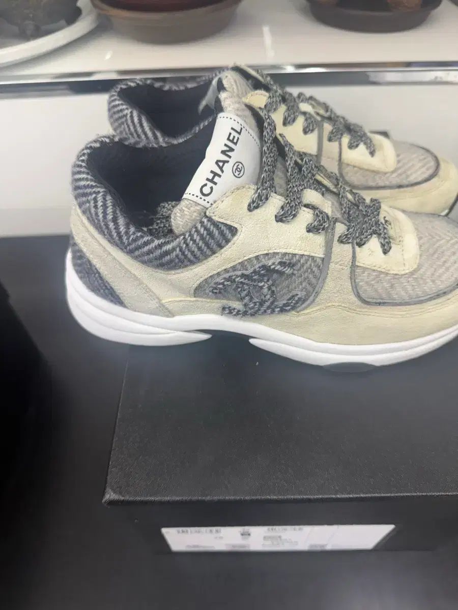 CHANEL ツイード スニーカー