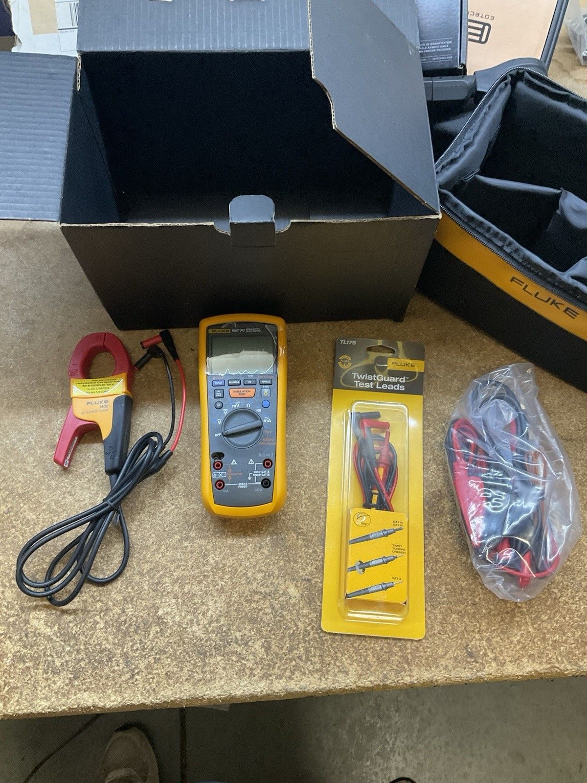 Fluke 4692725 1587 FC I 400 絶縁マルチメーター クランプ