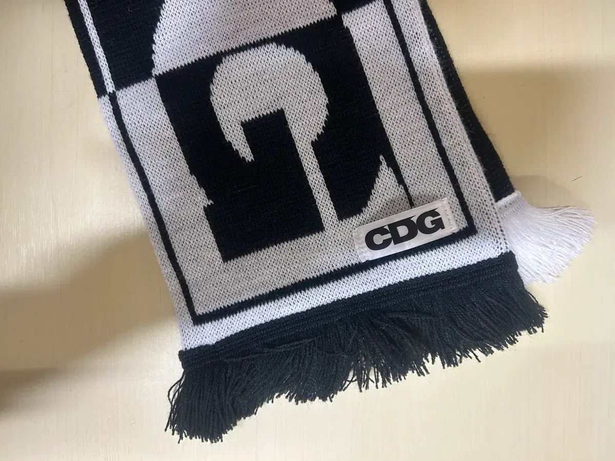 CDG ロゴ CHECK マフラー 白 ブラック