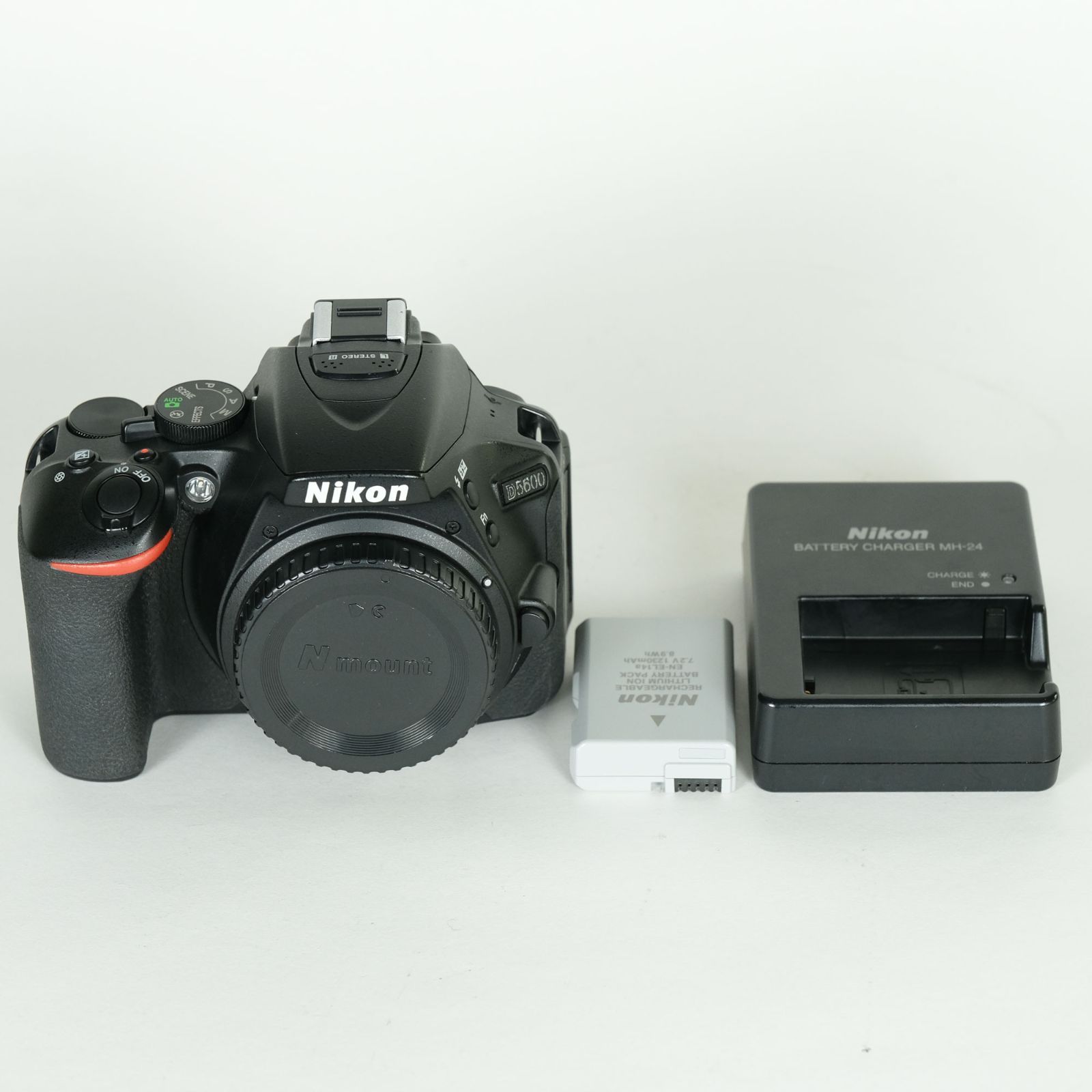 美品 | シャッター数13,380回] Nikon D5600 [ボディ] | Nikon F