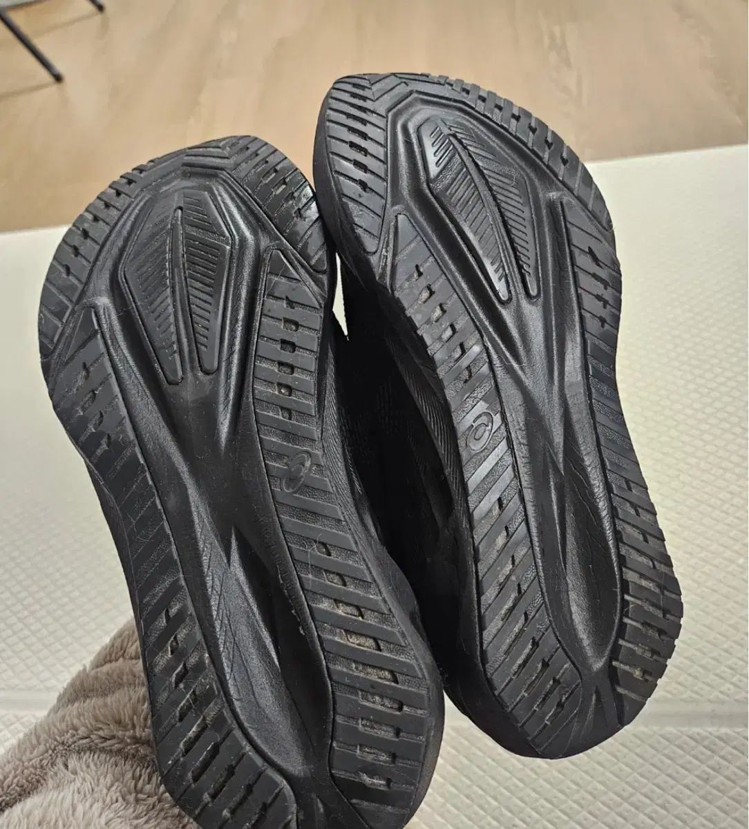 アシックス ノヴァブラスト5 ランニングシューズ 260