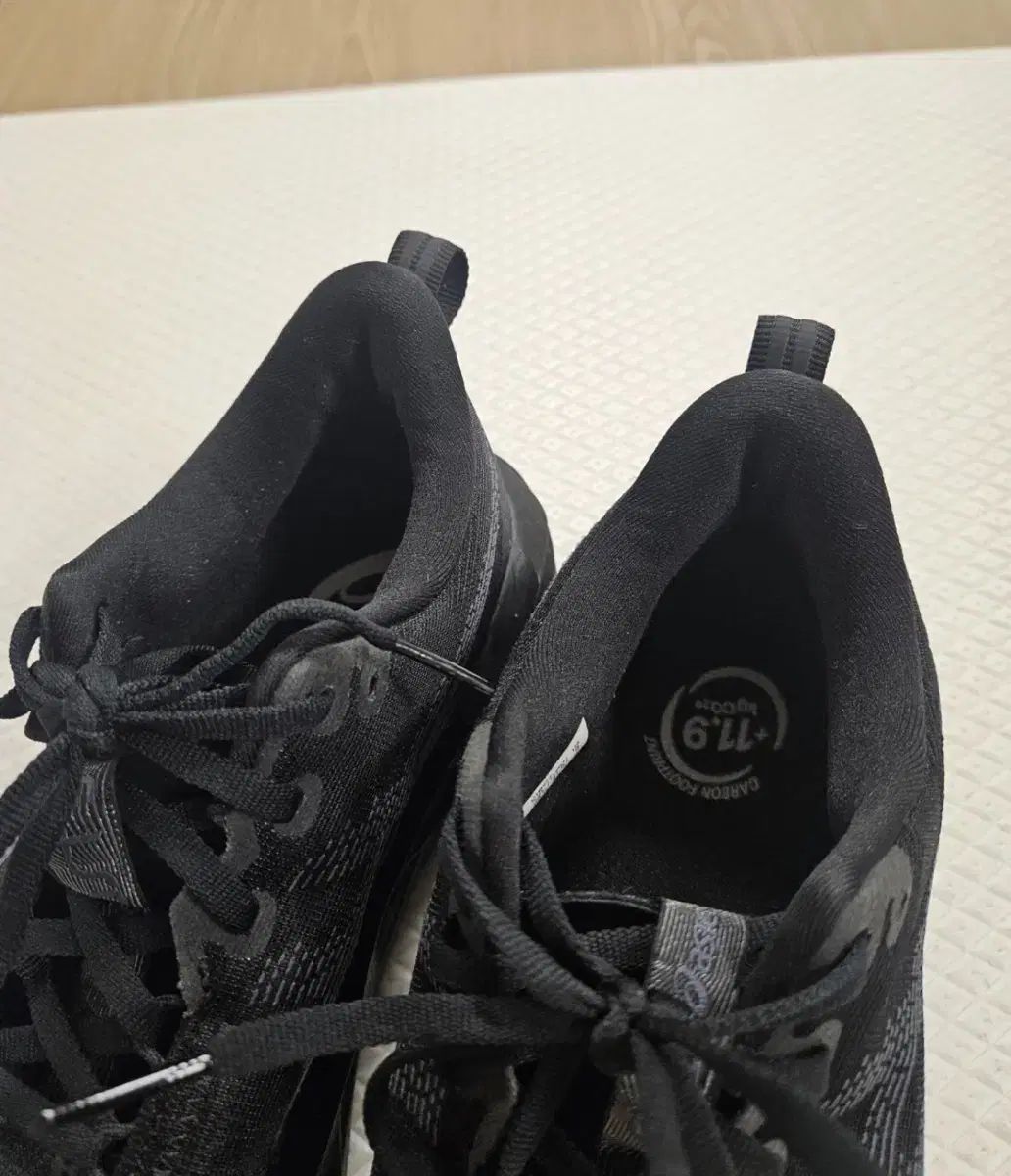  アシックス ノヴァブラスト5 ランニングシューズ 260 スニーカー 靴