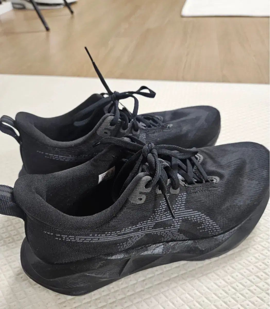 アシックス ノヴァブラスト5 ランニングシューズ 260