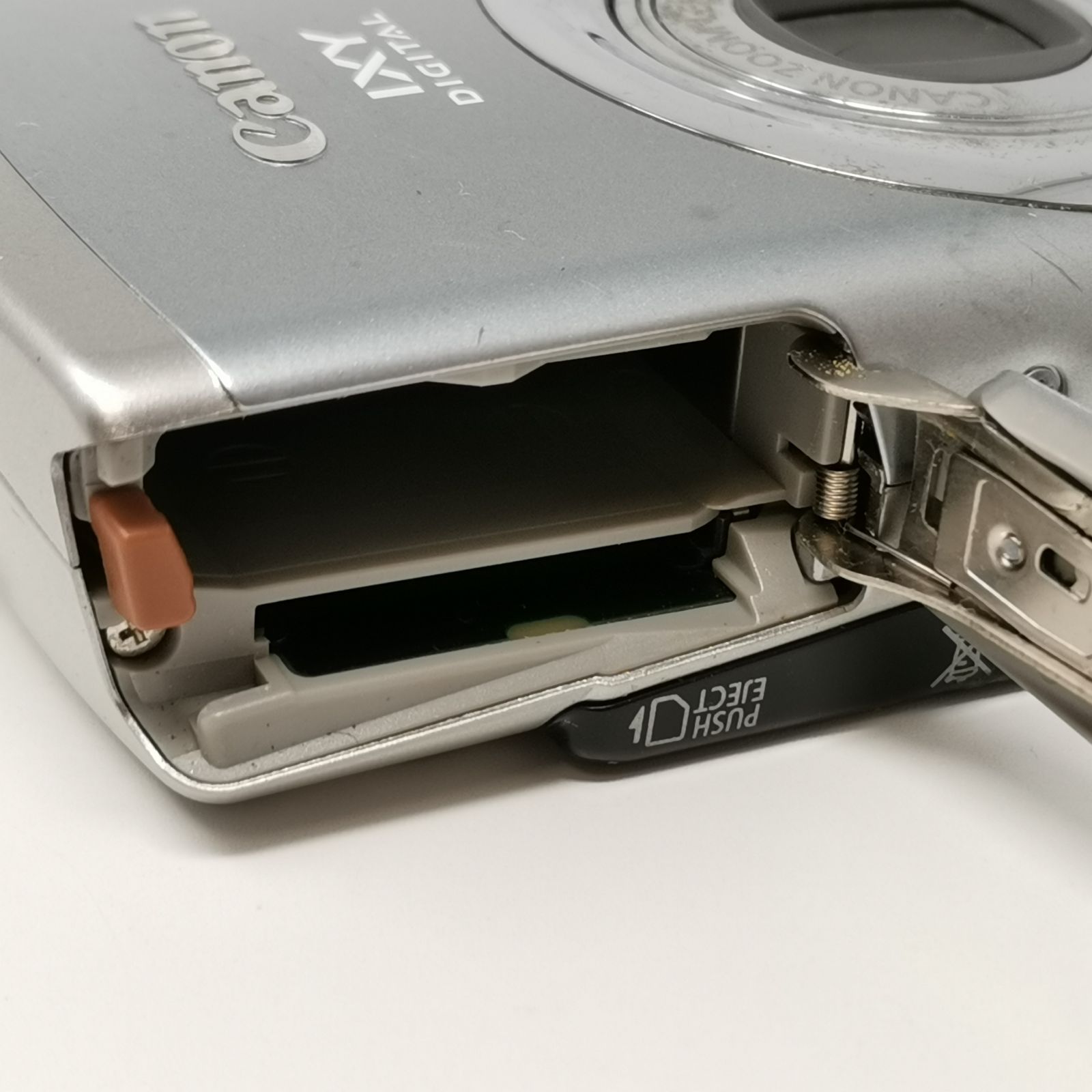 キャノン IXY digital 800 IS デジカメ PC1176 シルバー 動作確認済み