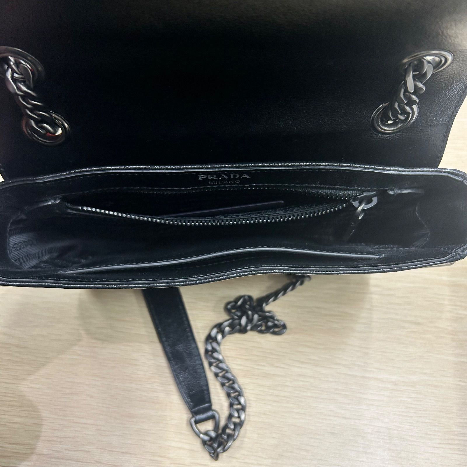 プラダ スタッズ･チェーンショルダー