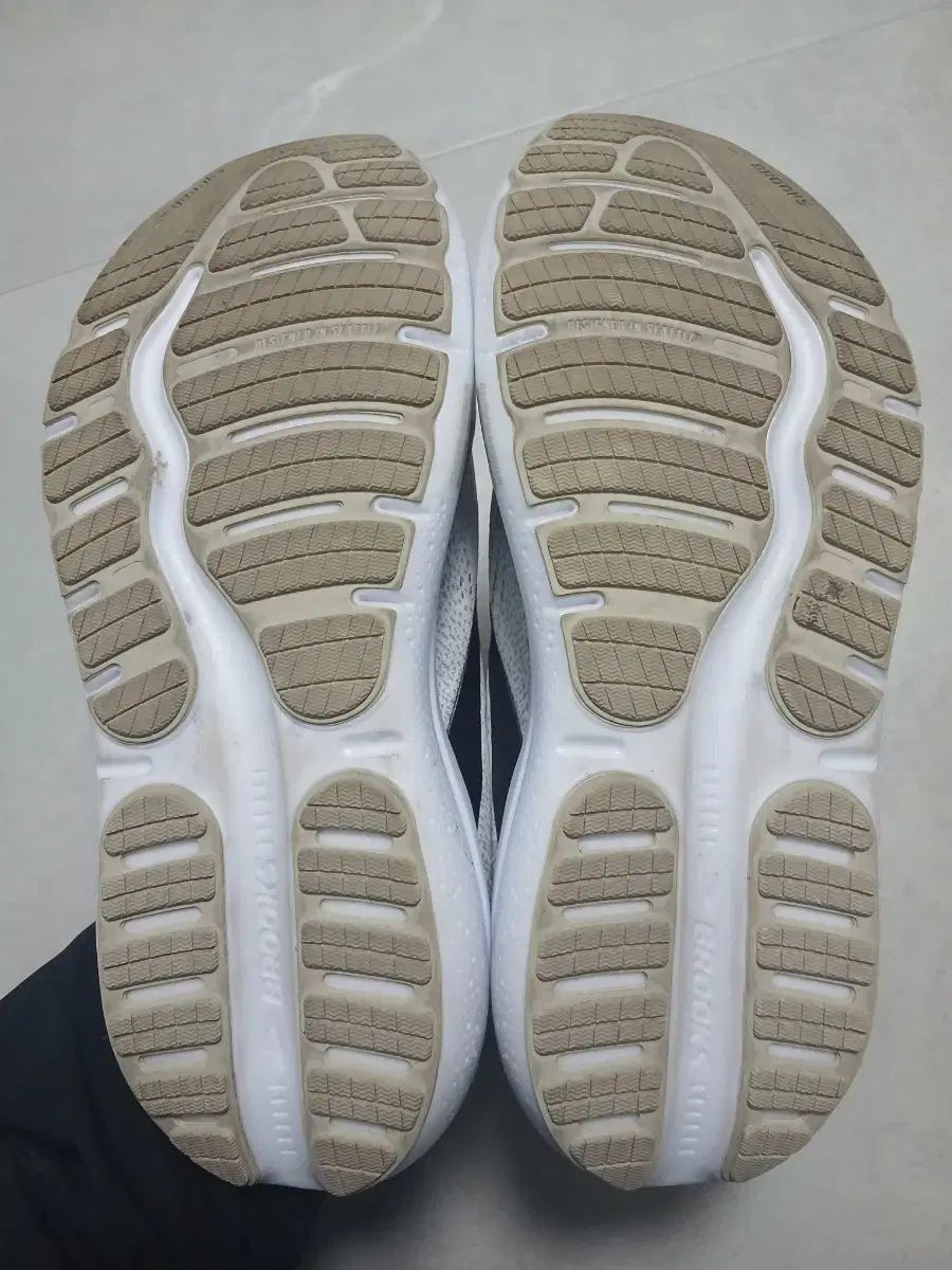 ブルックス ゴーストマックス 2 265 Mサイズ