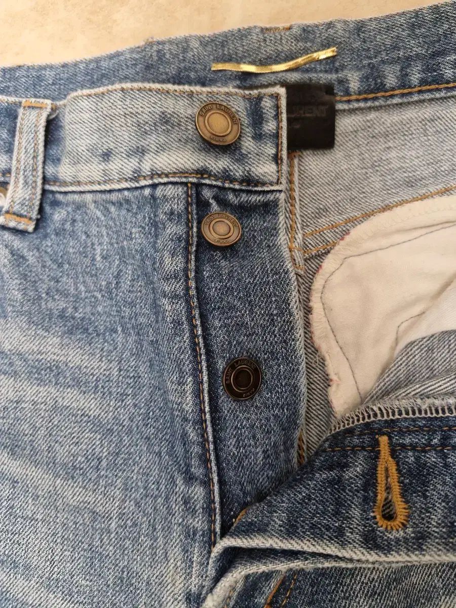 Laurent サンローラン