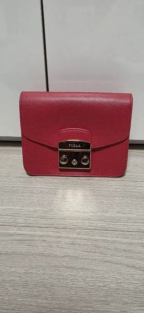 フルラ バッグ レッド ショルダーバッグ