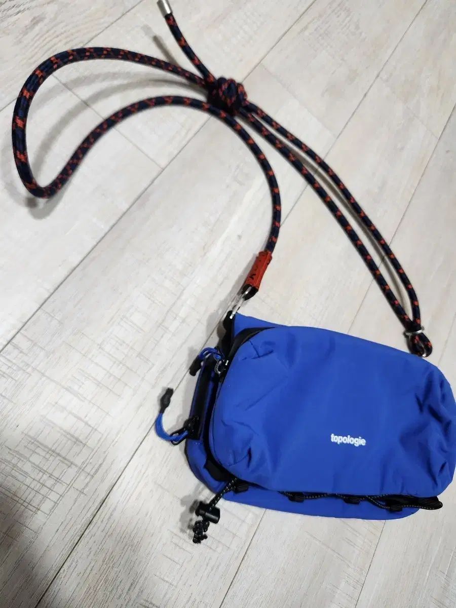 トポロジー サコッシュバッグ ブルー