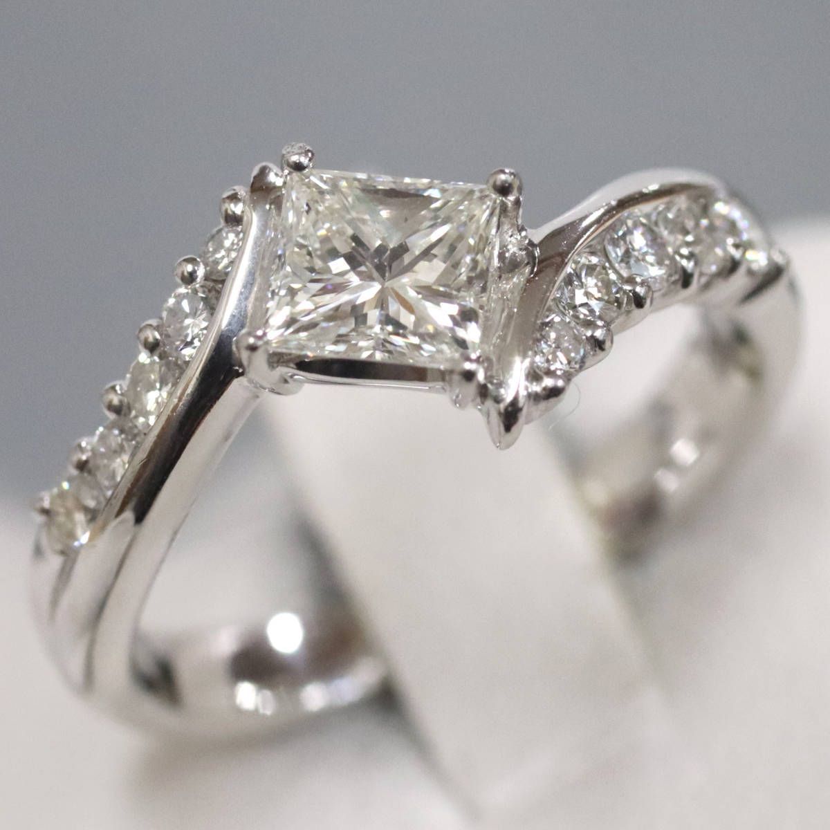 Pt 900ダイヤモンドリング D 0.596 0.28 5.6 g 11