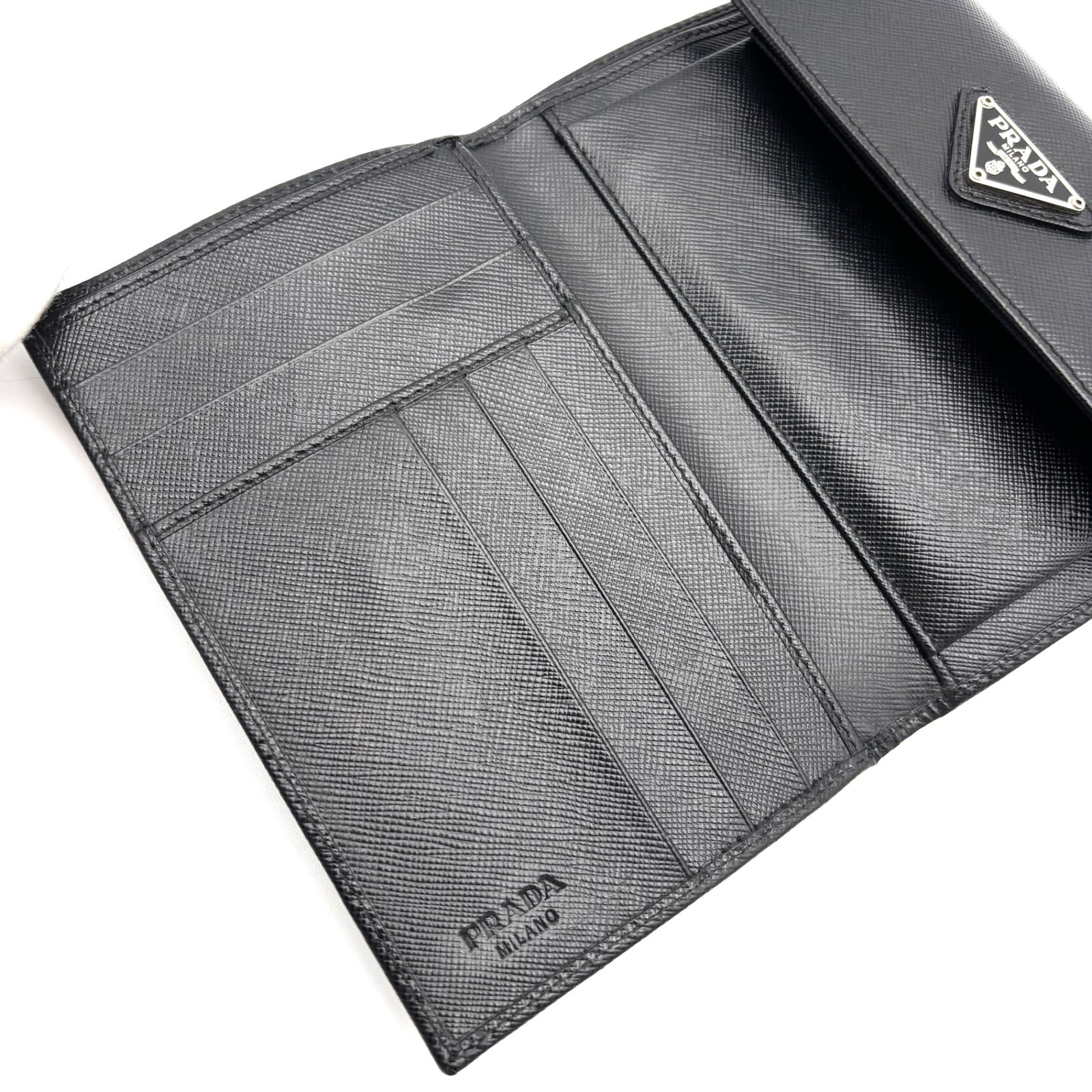 美品✨ PRADA プラダ 折り財布 三角ロゴ カモメ アンカー 碇 ブラック 美品✨ PRADA プラダ 折り財布 三角ロゴ カモメ アンカー 碇 ブラック