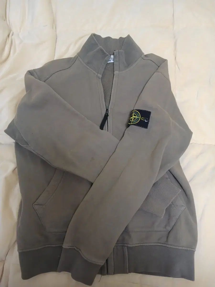 STONE ISLAND ストーンアイランド ジップアップ Mサイズ
