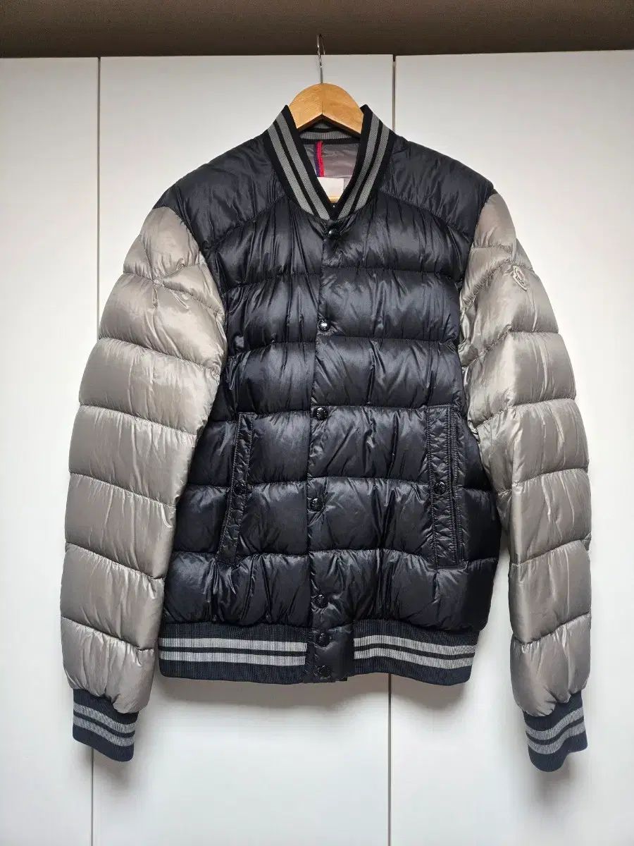 MONCLER モンクレール ダウン スタジャン サイズ4