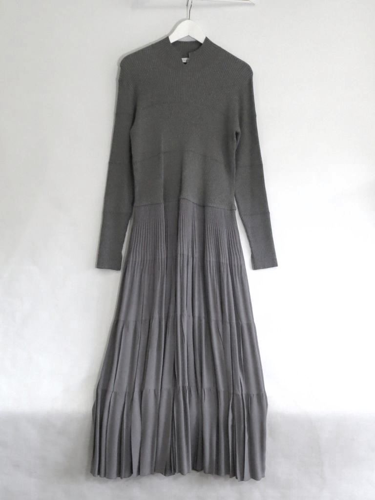 227278 クリーニング済 ADORE アドーア リブニット×レーヨンティアードプリーツ ドッキングワンピース 38 531-0240120 グレー