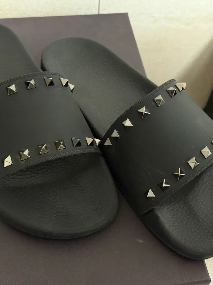 ヴァレンティノ スタッズ スリッパ ブラック 42
