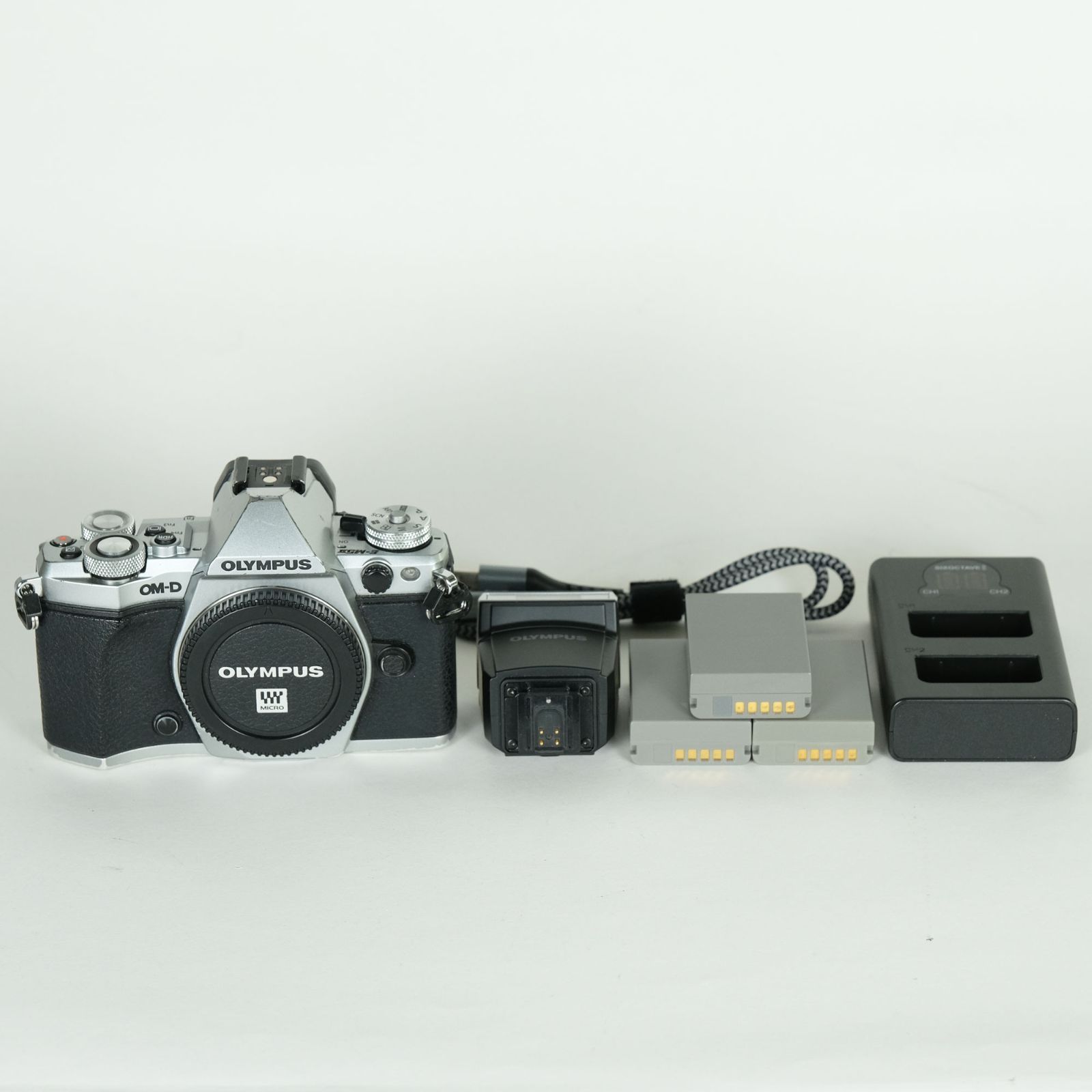 並品》OLYMPUS OM-D E-M5 Mark II ボディ E-M5 OM-D OLYMPUS