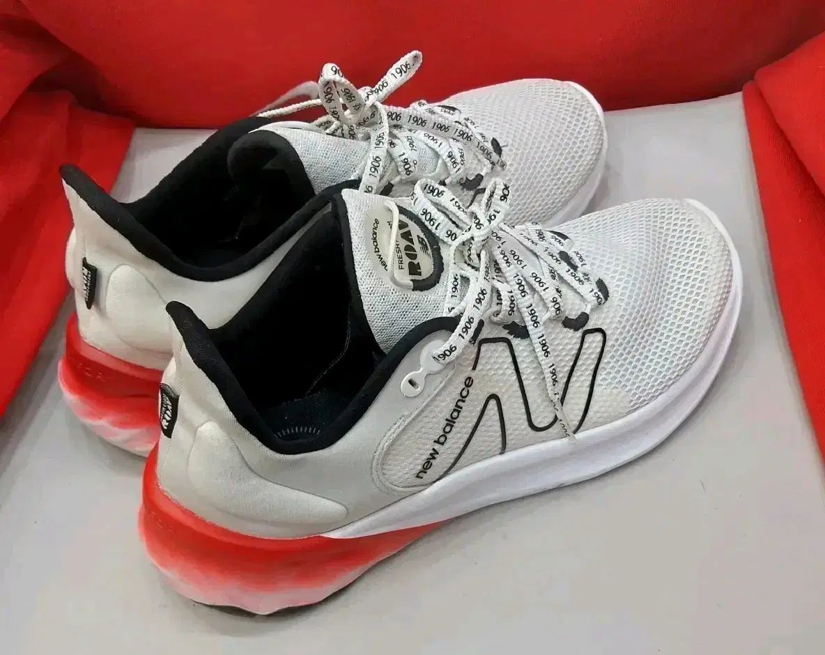  ニュー ンス フレッシュフォーム ローブ スニーカー 250 mm スニーカー 靴