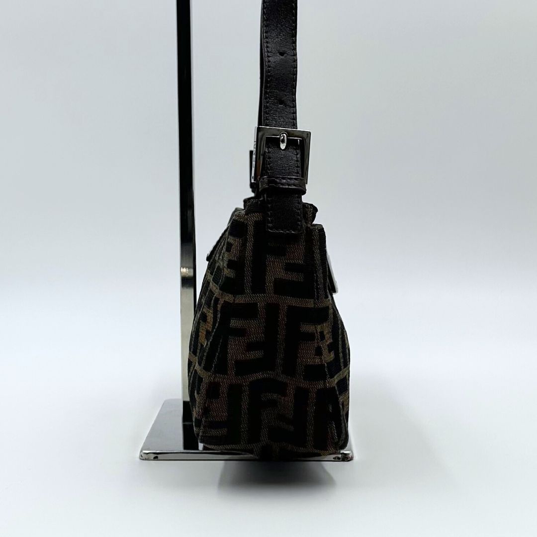 美品 FENDI マンマバケット ズッカ スウェード ロゴ ワンショルダーバッグ 美品】Fendi ズッカ マンマバケット ワンショルダーバッグ - メルカリ