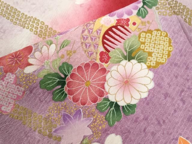 平和屋着物○豪華振袖 駒刺繍 雪輪毬舞花文 暈し染め 金彩 正絹 逸品