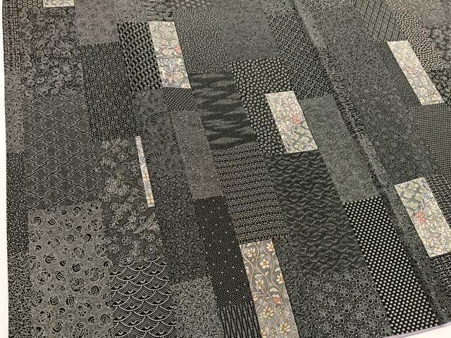 平和屋着物○伝統工芸士 染谷梅治 小紋 短冊亀甲花文 黒地 さが美扱い