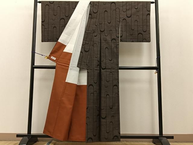 平和屋着物○本場大島紬 純泥染め 壺垂れ文様 宮脇兼太郎商店謹製