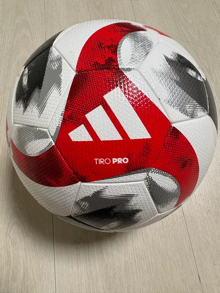 アディダス タイロ プロ サッカーボール