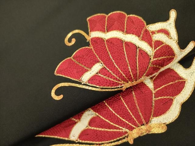 平和屋着物○塩瀬 九寸名古屋帯 駒刺繍 総刺繍 舞蝶文 黒地 正絹 逸品