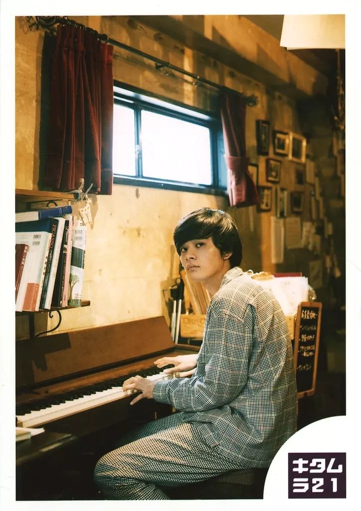 中古】生写真(男性) DISH///北村匠海/膝上・座り・衣装グレー