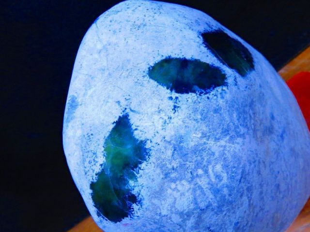 希少 ☆超綺麗見惚れるほど美しい！！！純天然糸魚川翡翠原石11.2kg