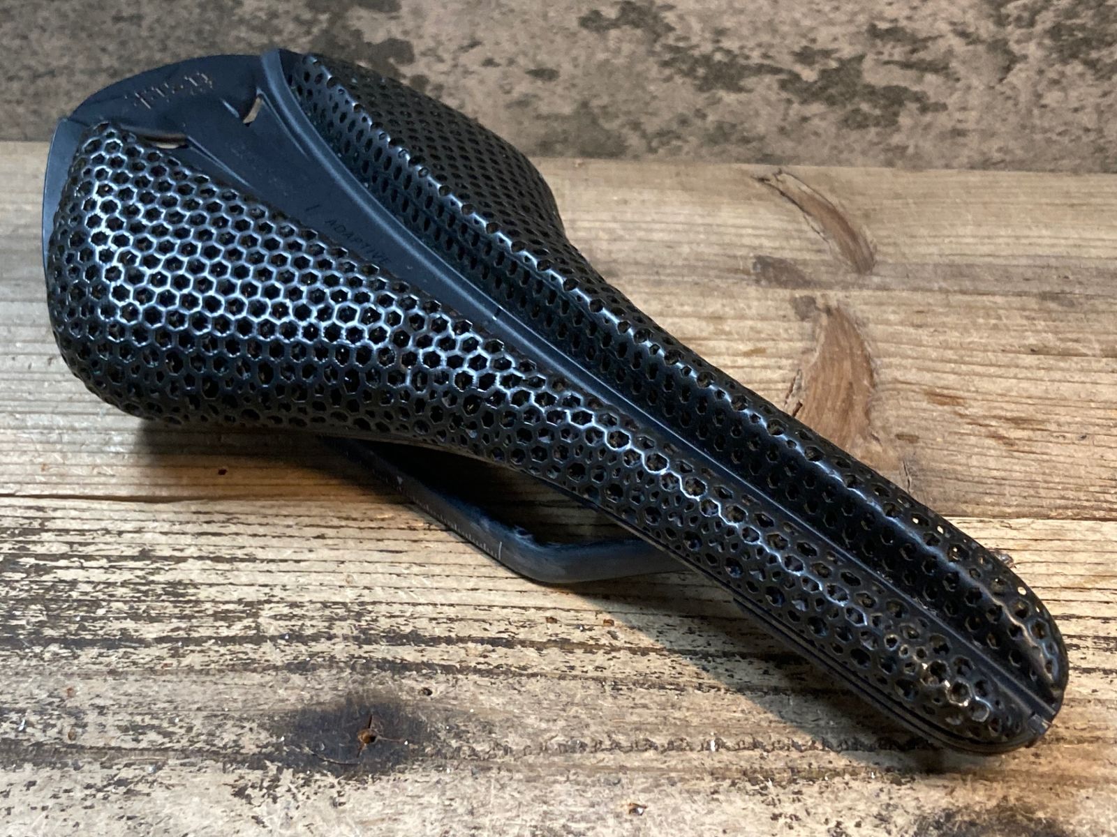 JS730 フィジーク FIZIK ANTARES VERSUS EVO R1 Adaptive サドル