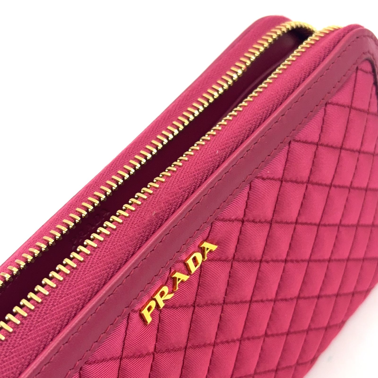 PRADA キルティング レザー×ナイロン ピンク 長財布 ゴールド - メルカリ