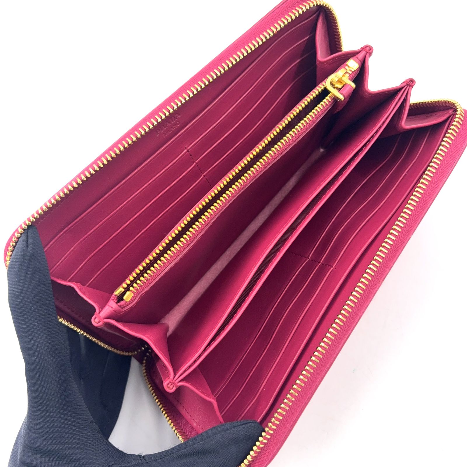 PRADA キルティング レザー×ナイロン ピンク 長財布 ゴールド - メルカリ