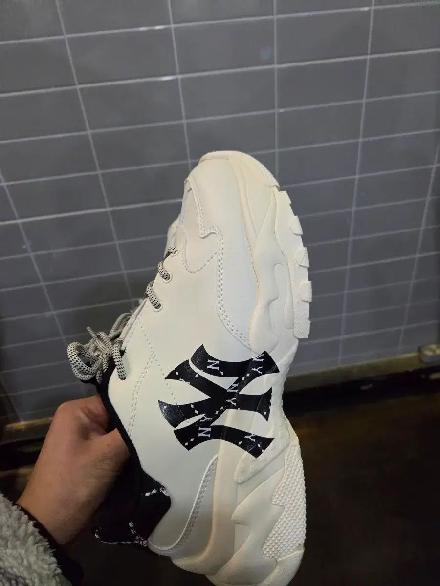 MLB チャンキーランナー ニューヨーク ヤンキース モノグラム スニーカー