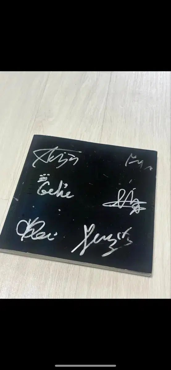 IVE（アイヴ） サイン入り アルバム 出品（非売品） - メルカリ