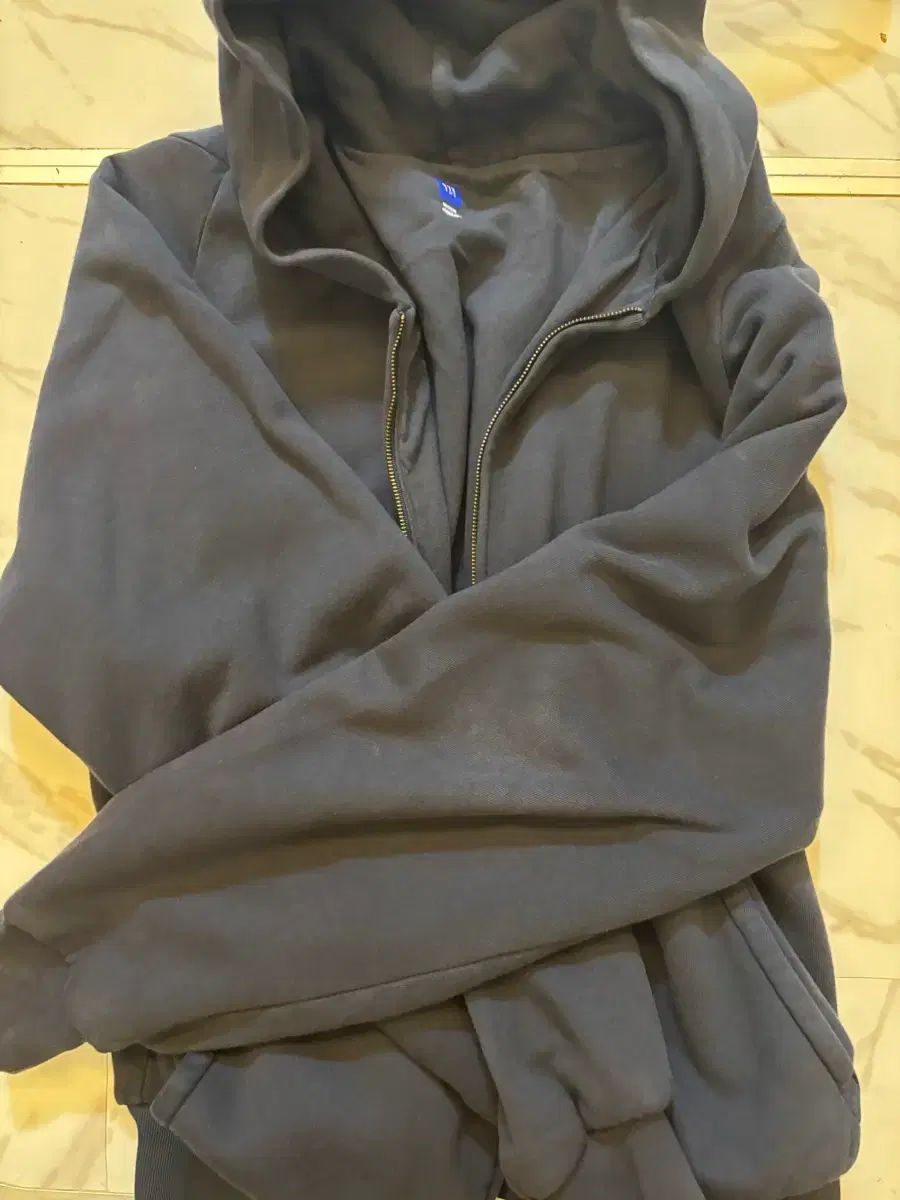 イージー ギャップ フード ジップアップ ネイビー M