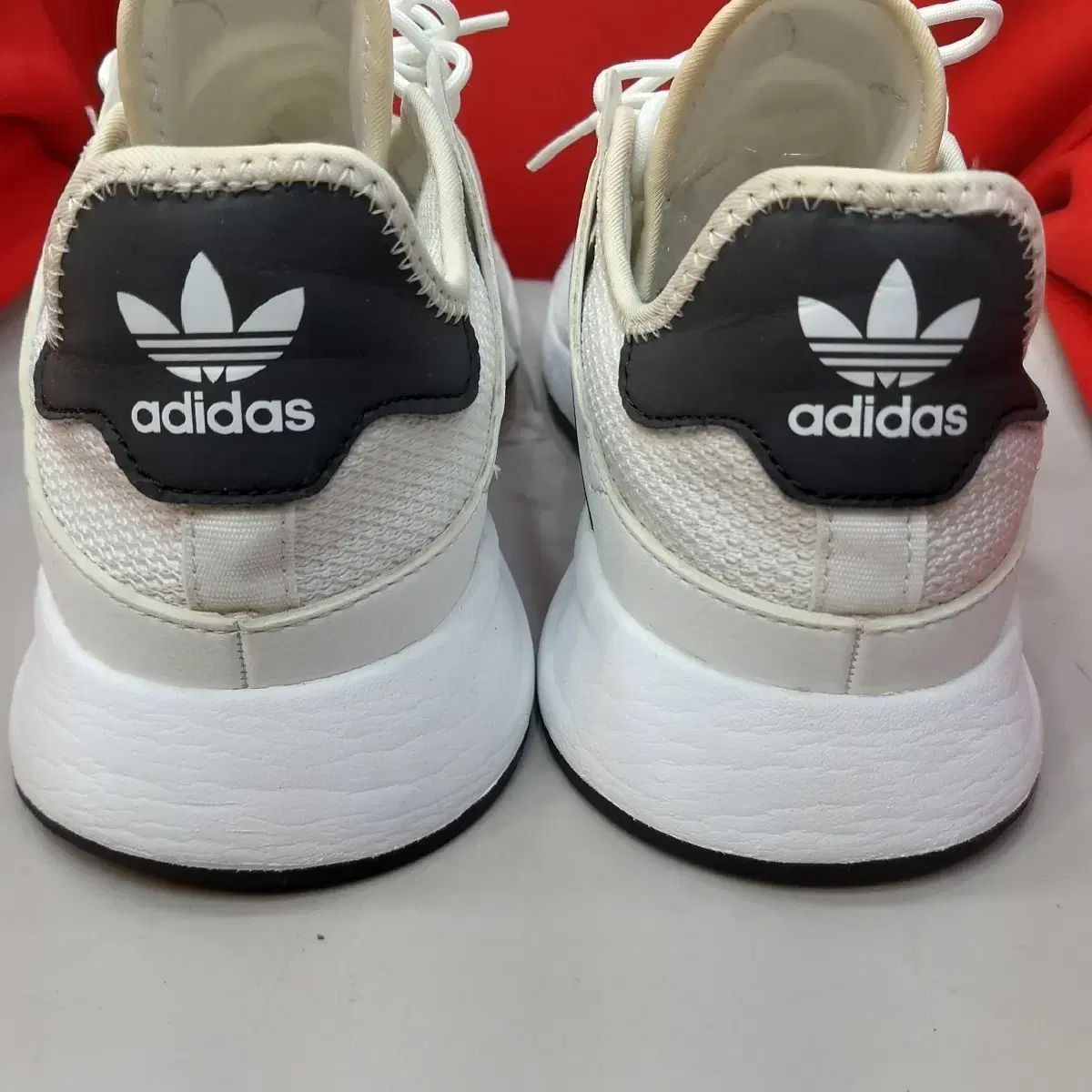 白 アディダス XPLR 白 スニーカー 275mm - メルカリ