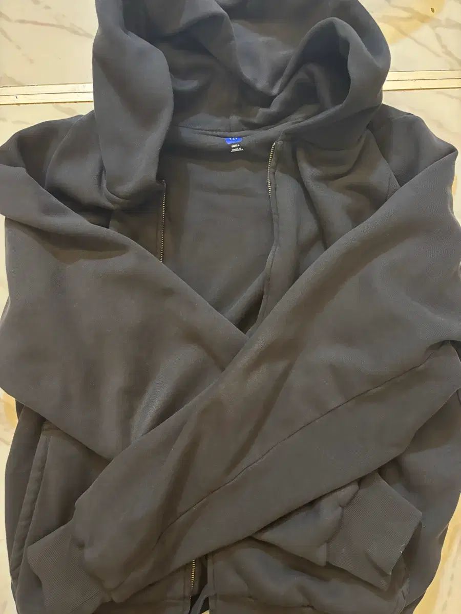 イージー ギャップ フードジップアップ ブラック S