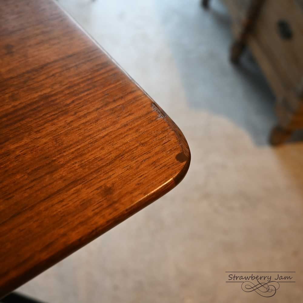 ダイニングテーブル