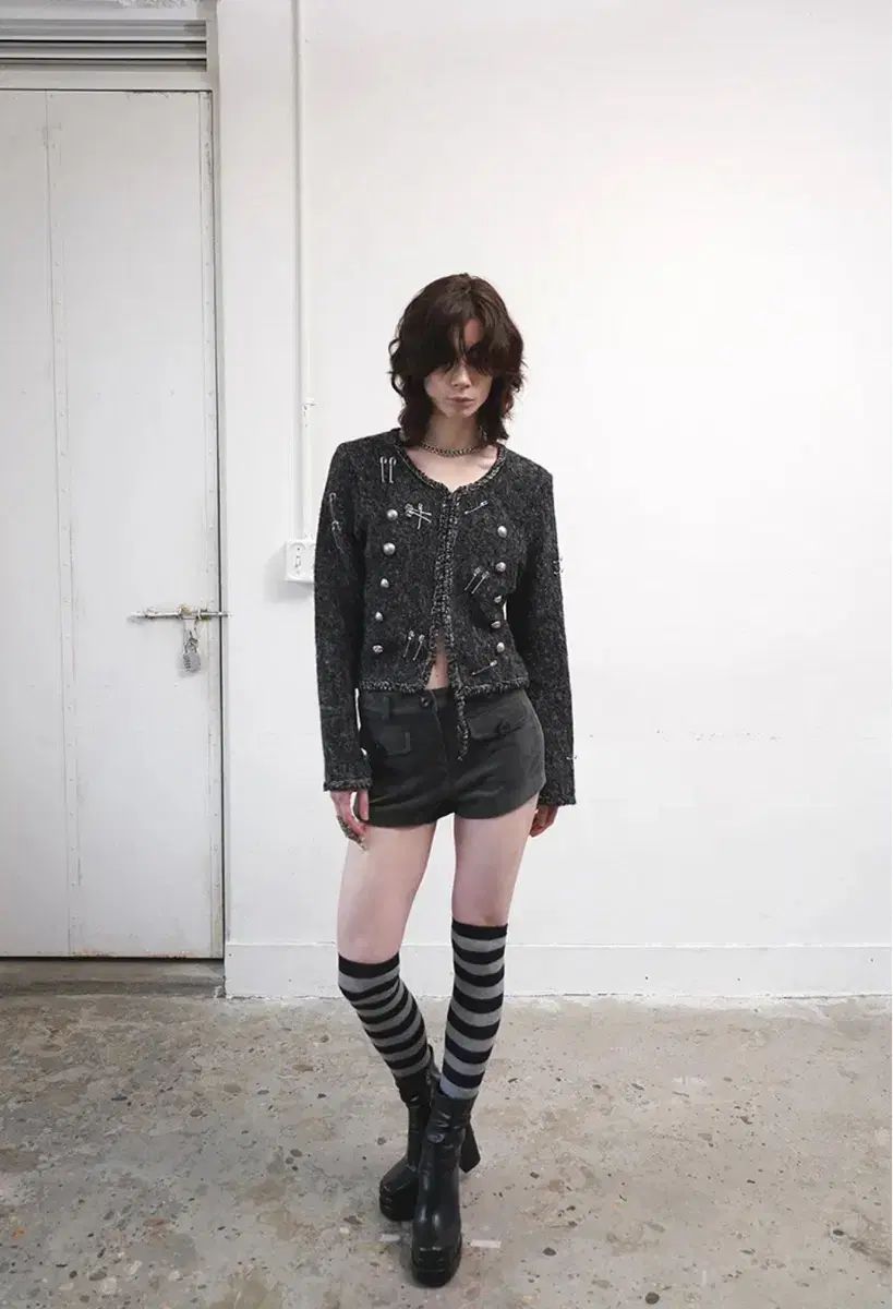 デアド クレスト ダブル ボタン ニット カーディガン