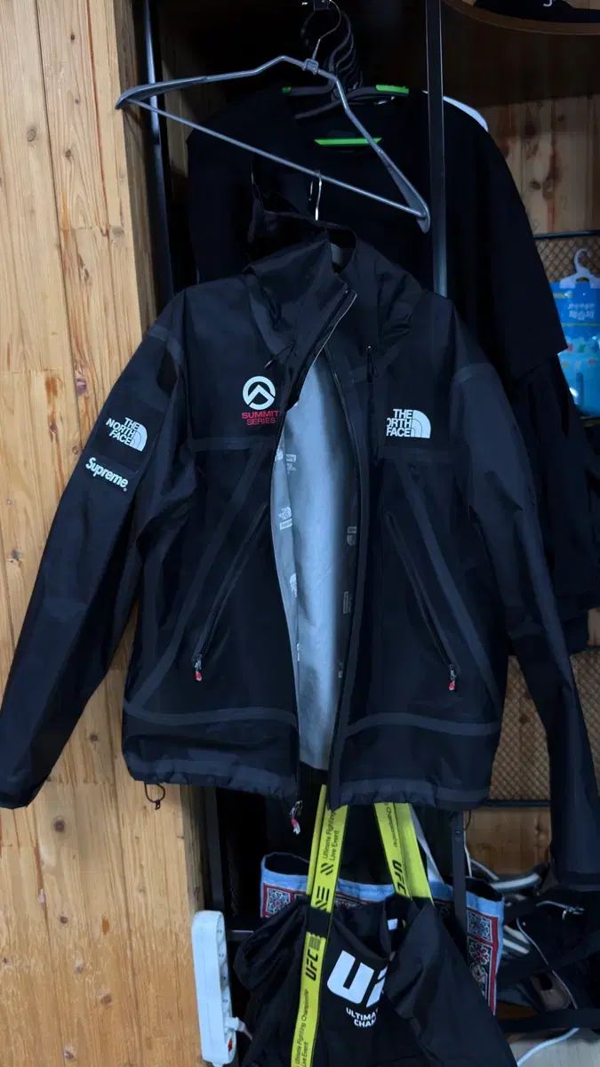 Supreme THE NORTH FACE ザノースフェイス サミットシリーズ テープ 심 ジャケット ブラック