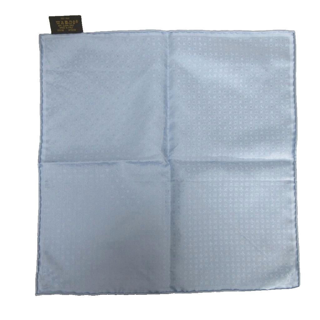 美品　LOUIS VUITTON ポケットチーフ　ハンカチ　ライトブルー ルイヴィトン LOUIS VUITTON 美品 ブルーシエル ポシェット