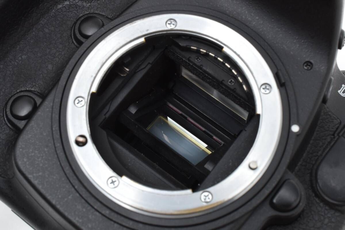  上品 ショット数12 012回 ニコン NIKON D 300 ボディ 1070 k デジタル一眼レフ デジタルカメラ