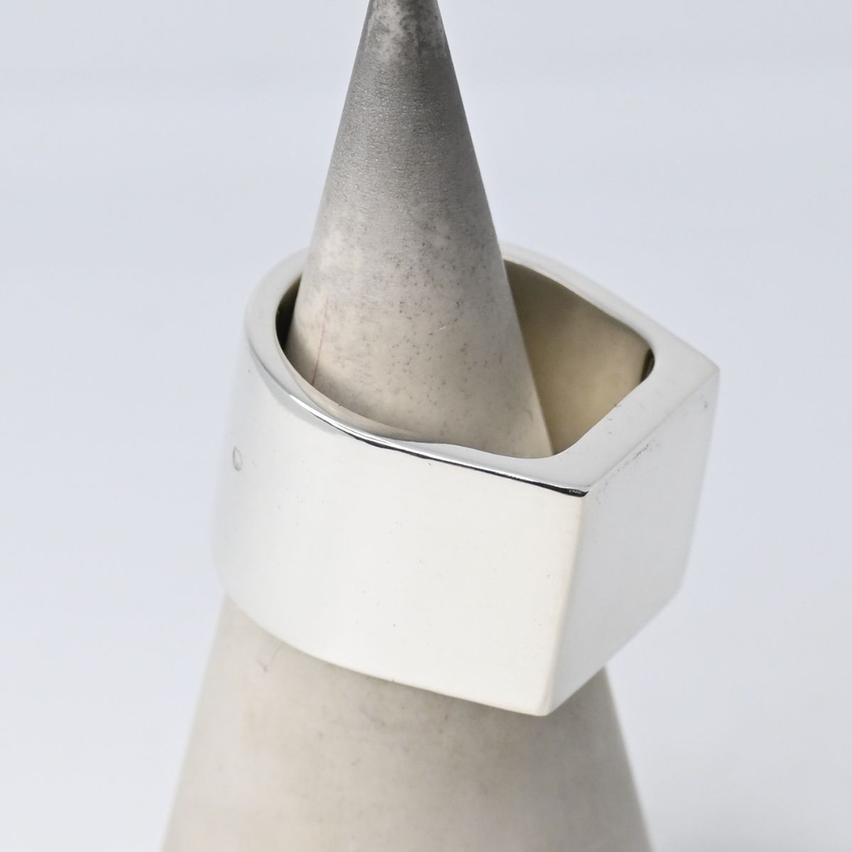 GUCCIリング　スクエアリング　超希少　激レアの美品　早い者勝ち！　14号 研磨済】GUCCI スクエア リング 指輪 14号 Ag925 グッチ - メルカリ