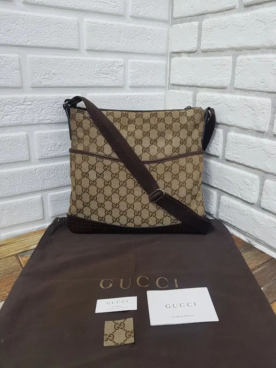GUCCI グッチ ロゴ キャンバス クロスバック ブラウン