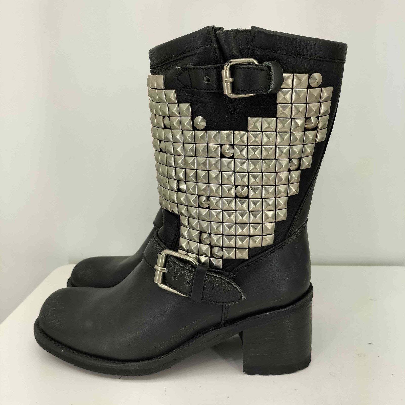 新品✨️ASH アッシュ Laika スタッズ エンジニアブーツ 38 新品✨️ASH アッシュ Laika スタッズ エンジニアブーツ 38