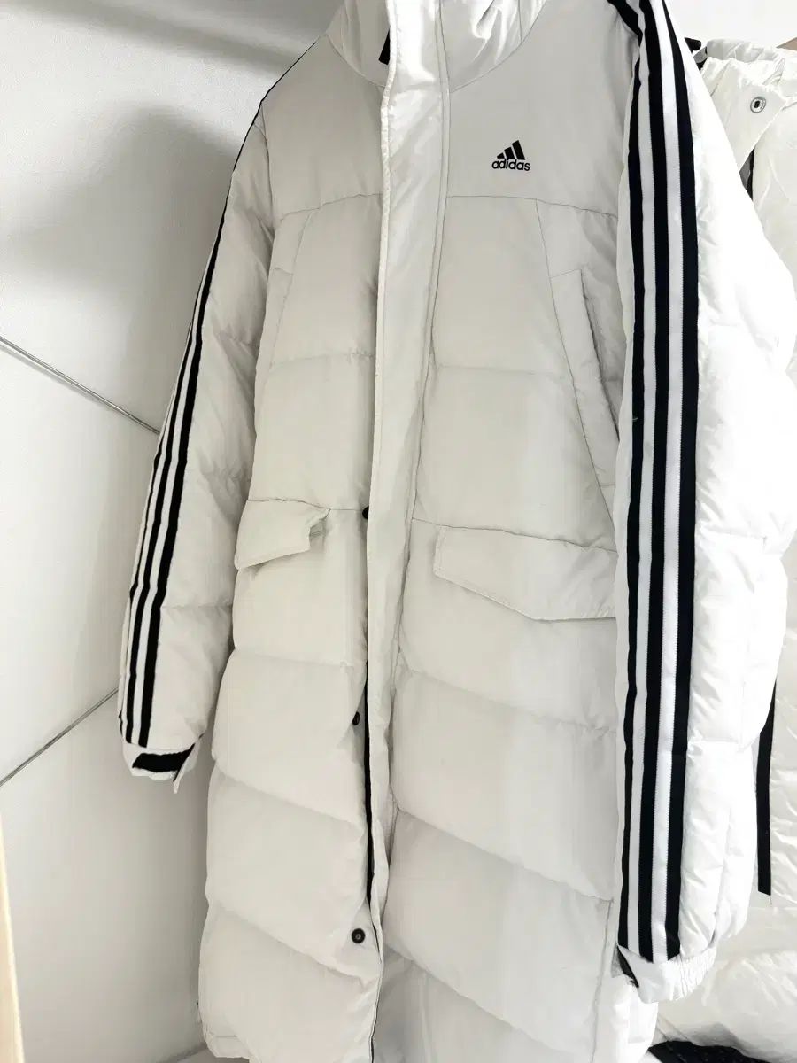 アディダス ダウンジャケット ロング丈 白